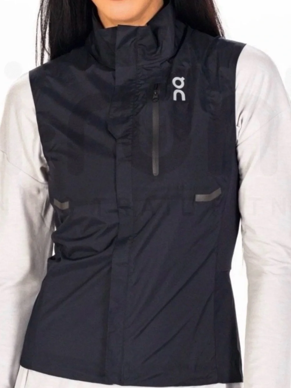 On Running Women’s Black Lightweight Running Vest